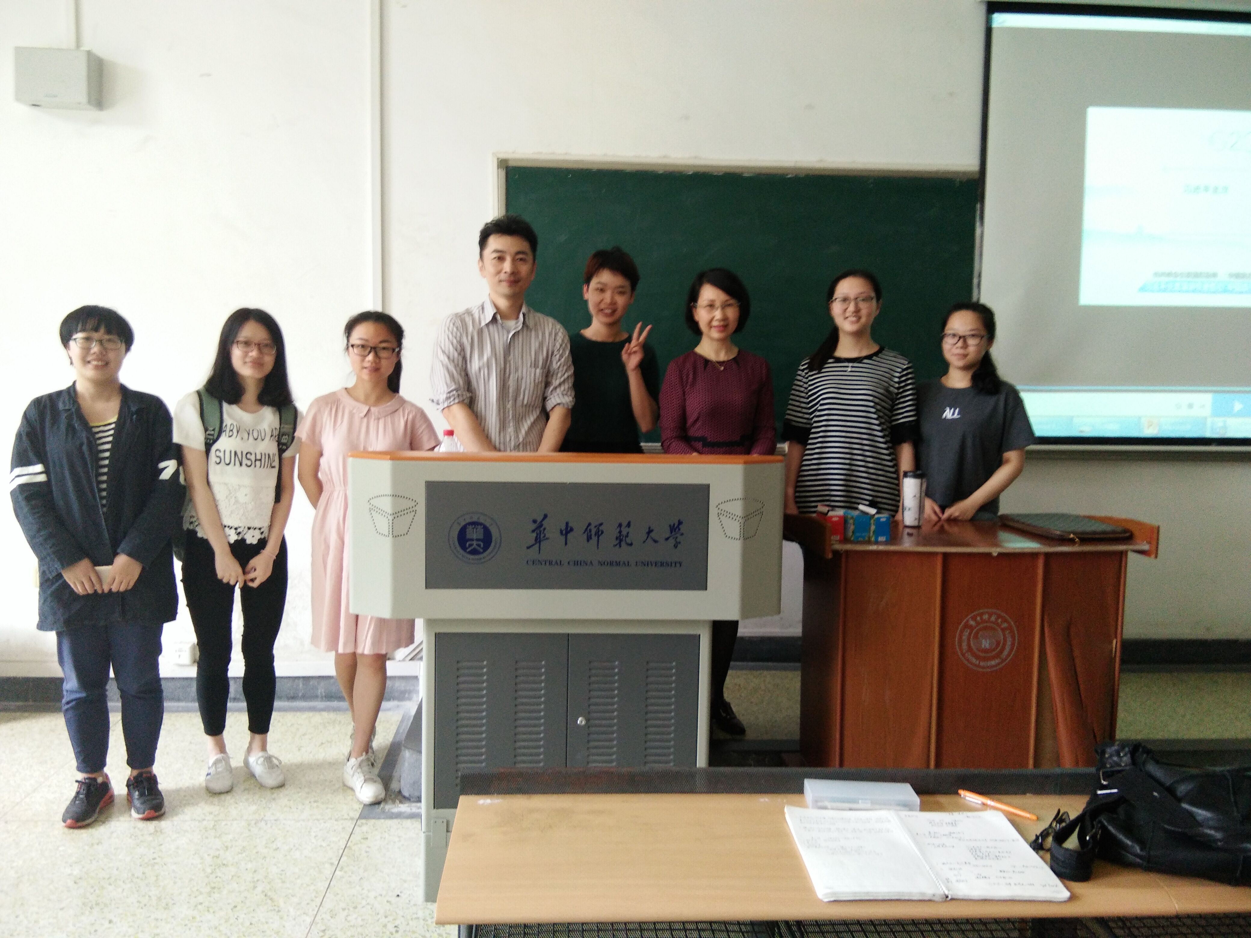 答:我是沈阳音乐学院艺术传媒系大一新生.